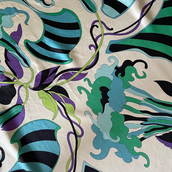 Emilio Pucci Floral Silk Print Scarf. - Picture 13 of 16